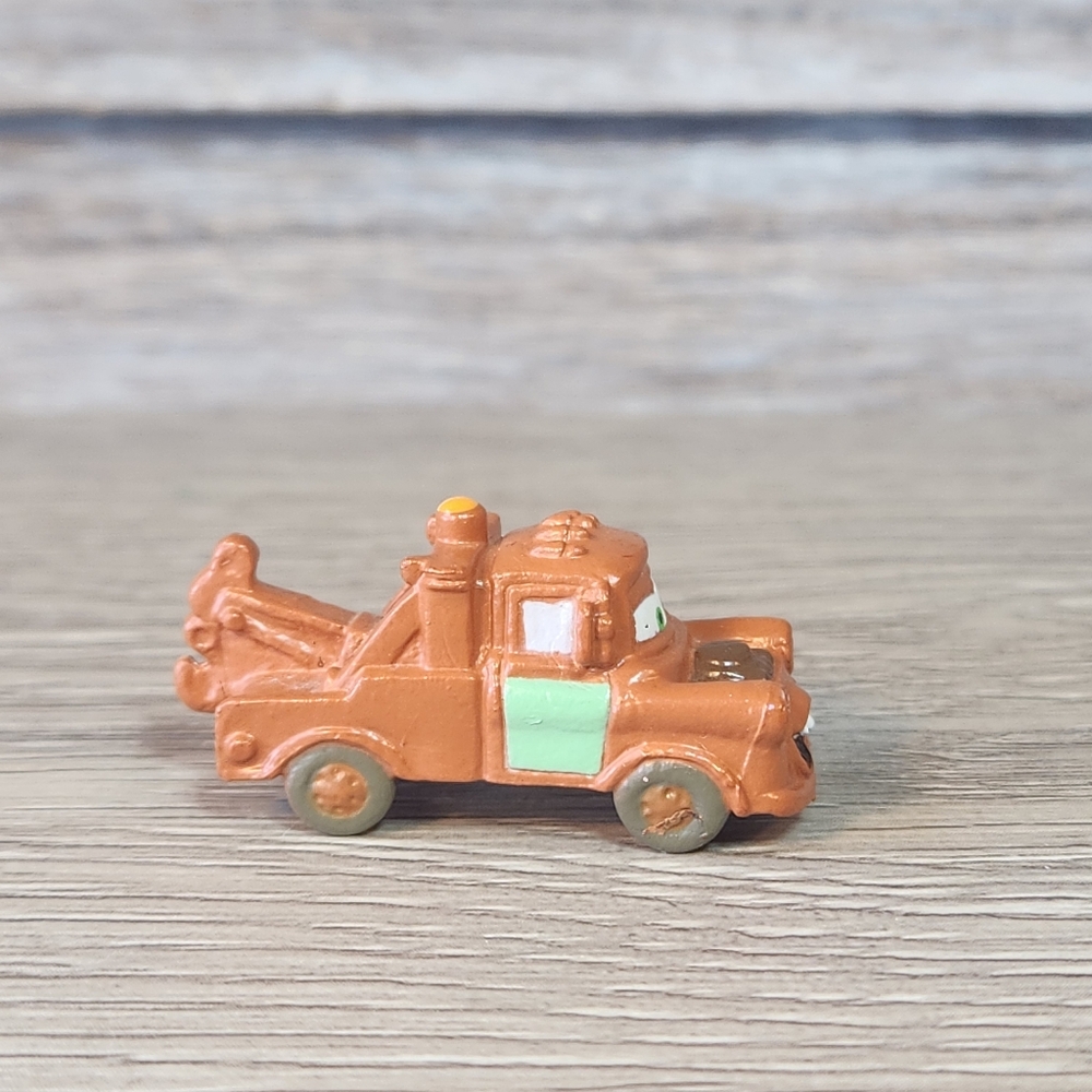 🖤 Disney Tow Mater Miniature Mini Figurine Pixar Cars